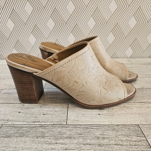 Patricia Nash Shelli Leather Floral Pattern Beige Slip On High Heal Shoes Size 9 - Picture 1 of 7